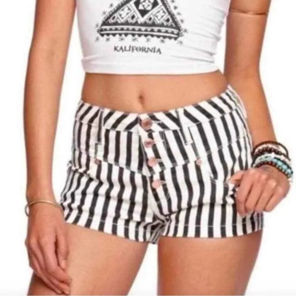 Kendall & Kylie | Black & White Pinstriped High-Rise Shorts | Sz: 3